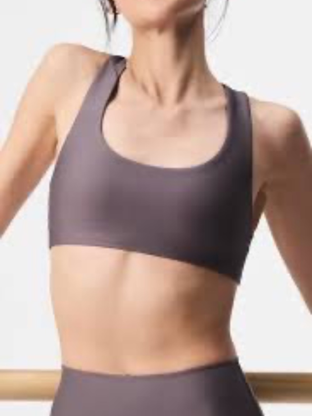 ALO Airlift Advantage Racerback Sports Bra in Fog - Size Small